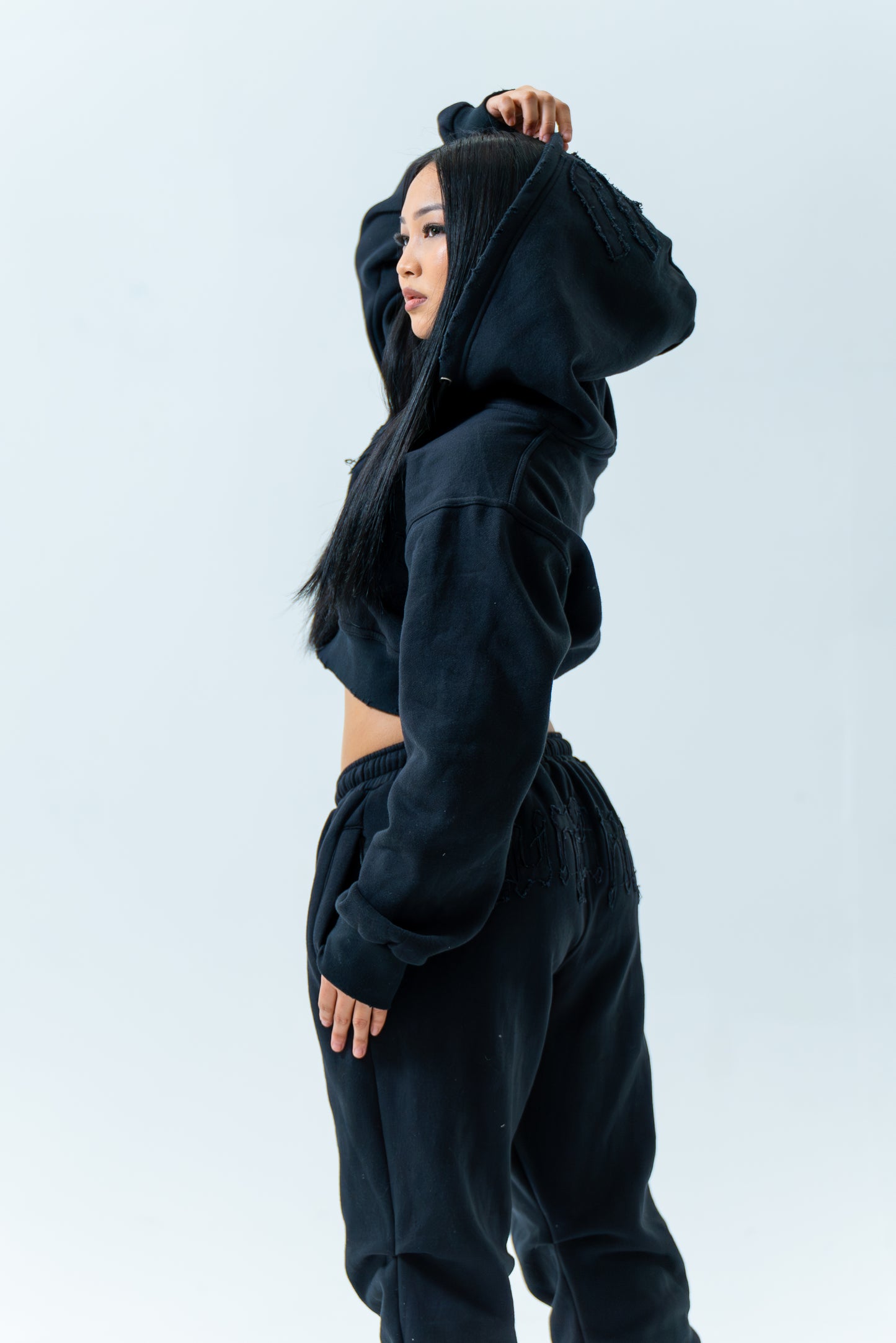 NDURÁ “Obsidian” Black Crop Set