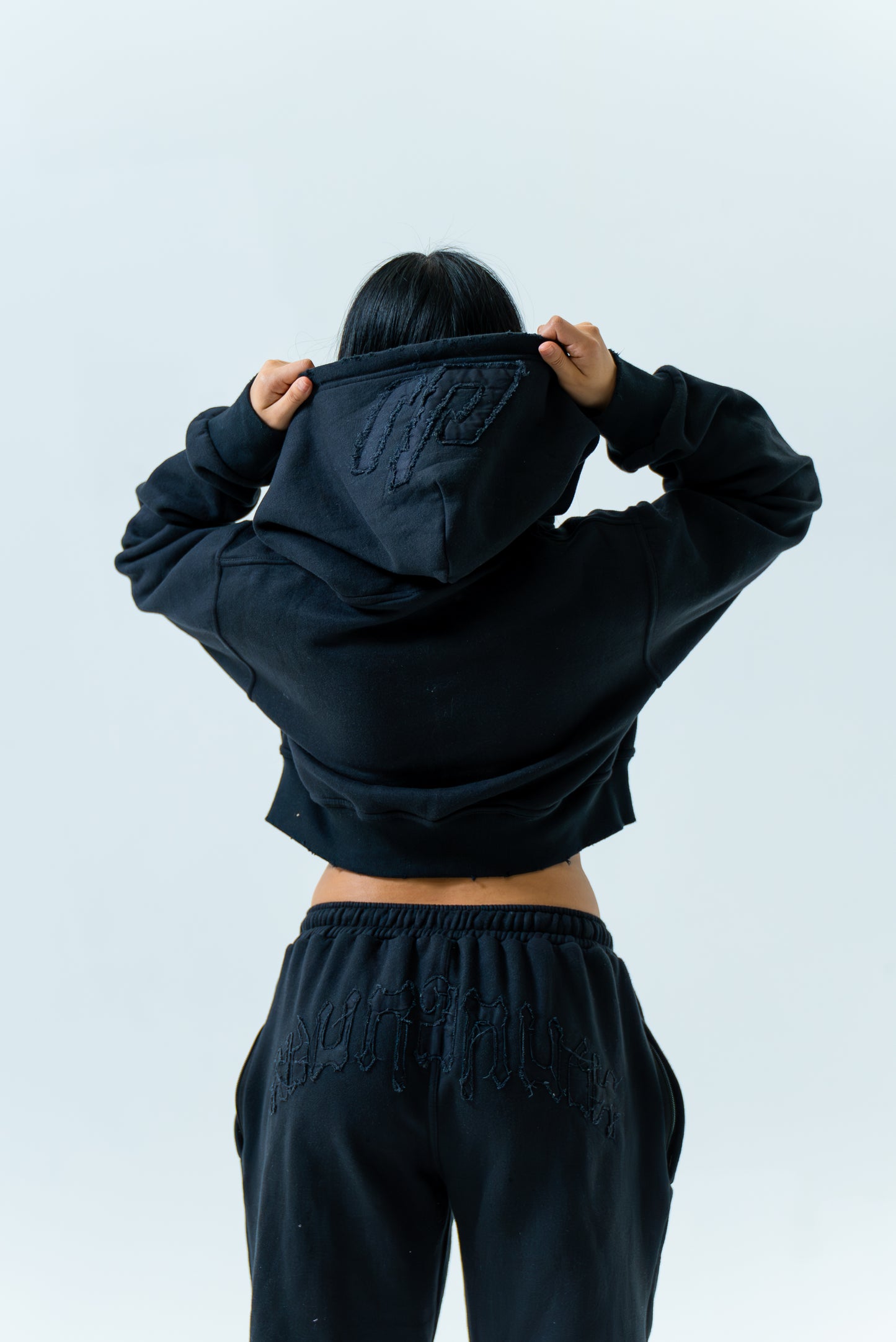 NDURÁ “Obsidian” Black Crop Set